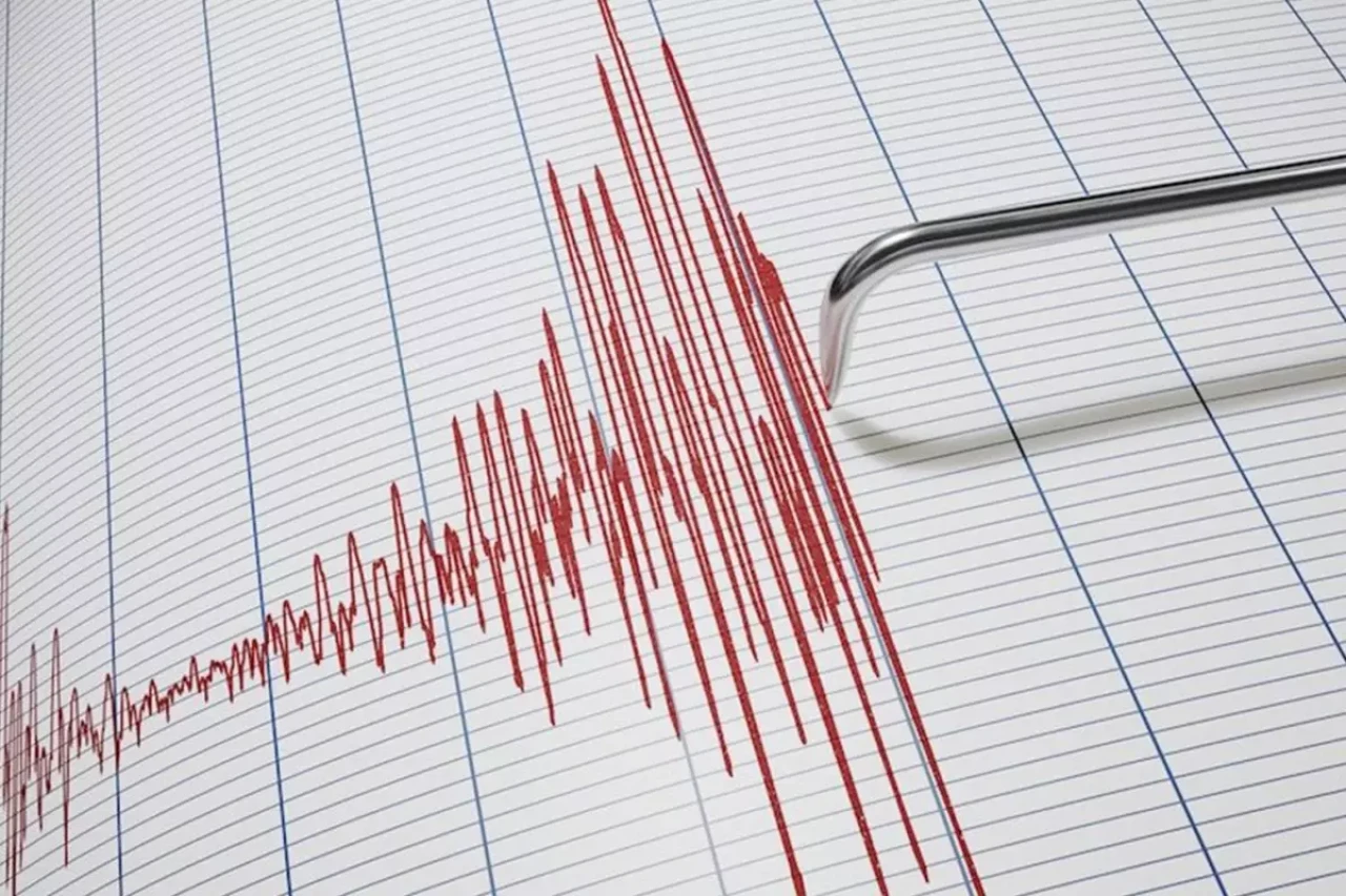 Malatya'da Deprem çevre illerde de hissedildi vatandaşlar evleri terk etti