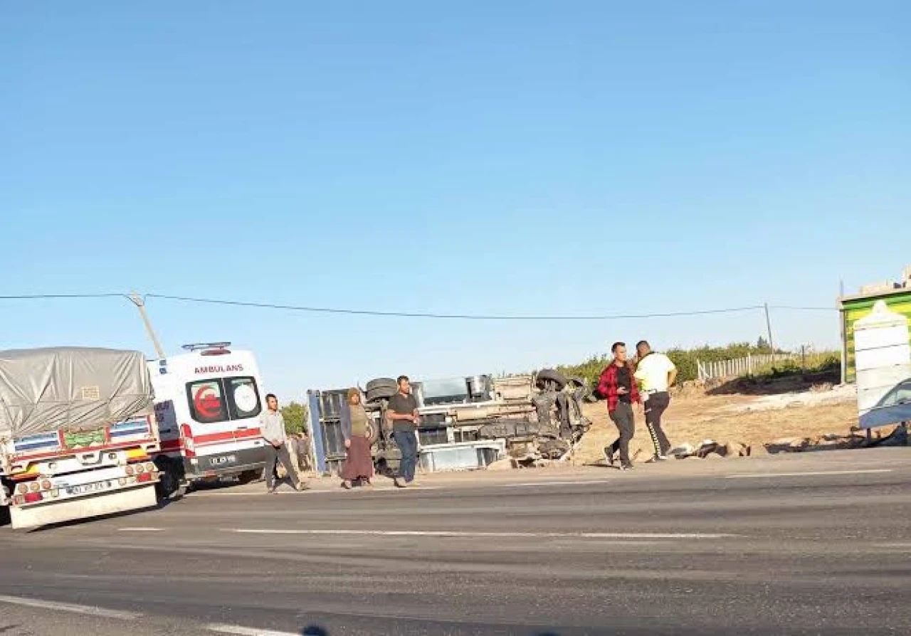 Suruç'ta Meydana Gelen Trafik Kazasında Otomobil ile Tır Kafa Kafaya Çarpıştı! Olay Yerinden Son Durum...